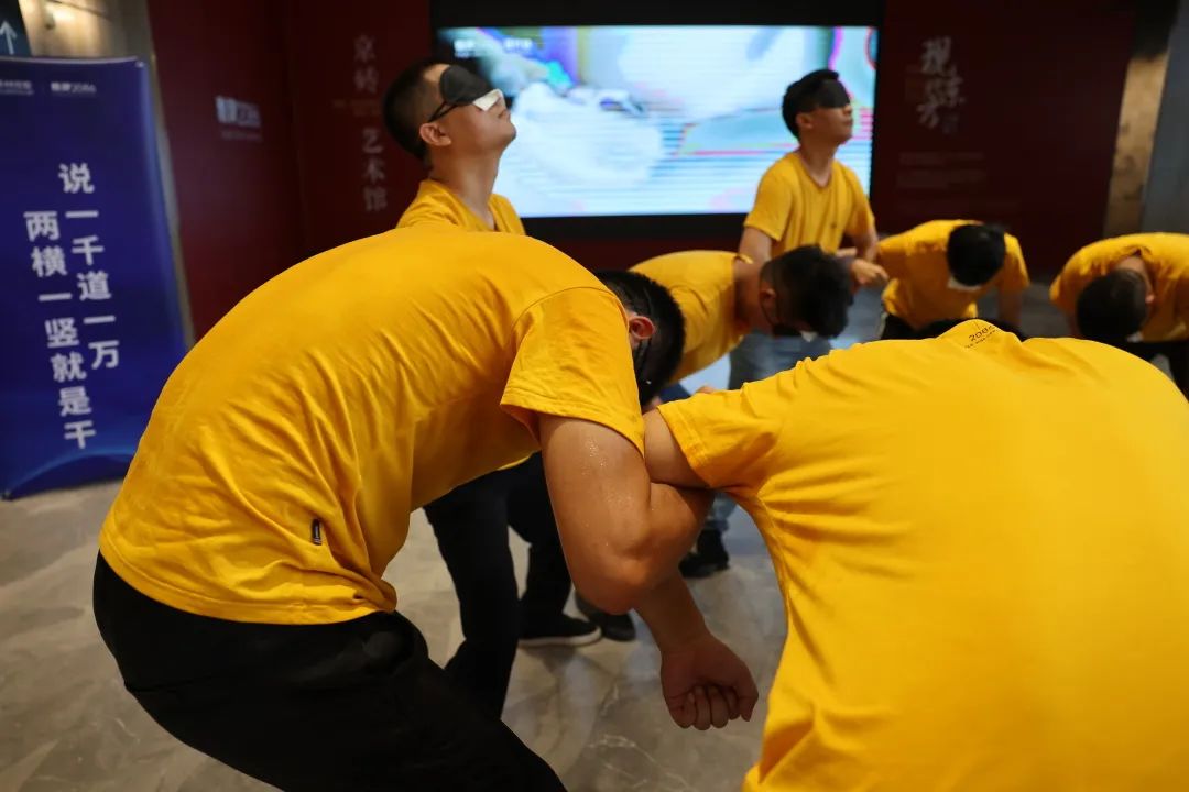 现代大牌 赢领未来 | 鹰牌2086秋季招商启动会圆满召开!(图18) 现代大牌 赢领未来 | 鹰牌2086秋季招商启动会圆满召开!(图18)