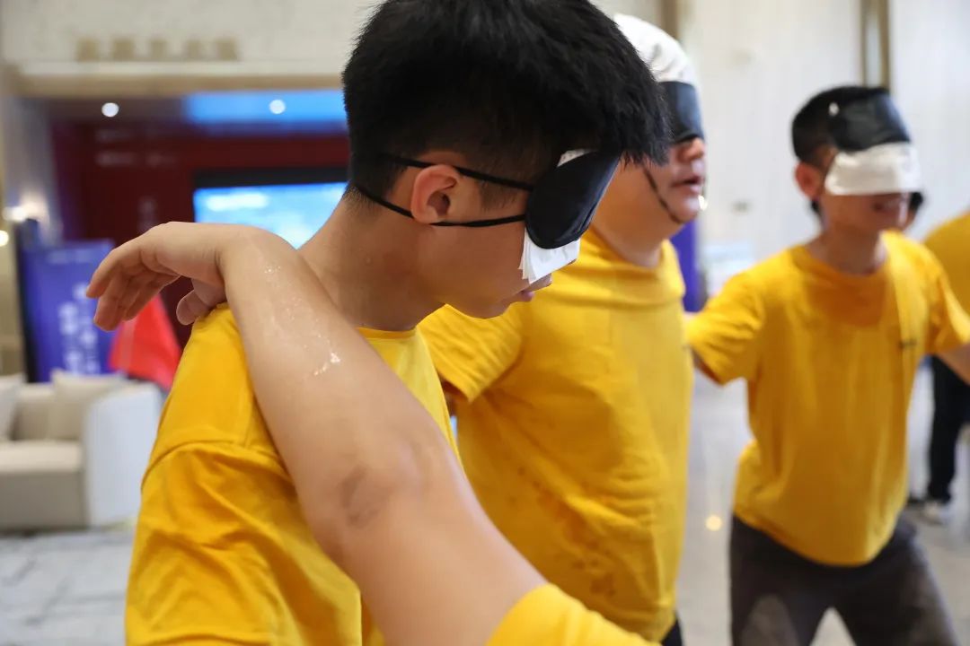 现代大牌 赢领未来 | 鹰牌2086秋季招商启动会圆满召开!(图22) 现代大牌 赢领未来 | 鹰牌2086秋季招商启动会圆满召开!(图22)
