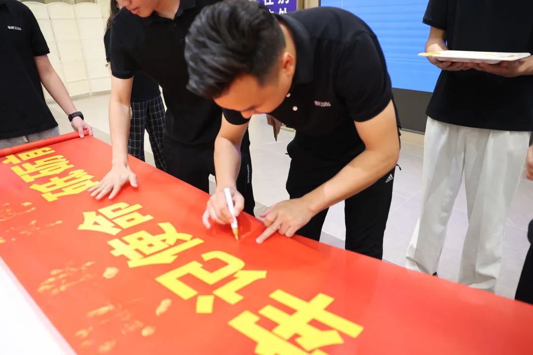 现代大牌 赢领未来 | 鹰牌2086秋季招商启动会圆满召开!(图52) 现代大牌 赢领未来 | 鹰牌2086秋季招商启动会圆满召开!(图52)