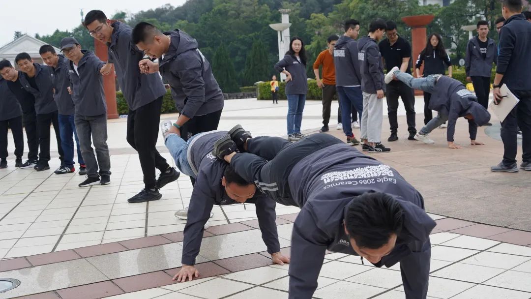 踔厉奋发,聚力前行|鹰牌2086营销中心2023开年拓展暨营销会议圆满结束!(图18) 踔厉奋发,聚力前行|鹰牌2086营销中心2023开年拓展暨营销会议圆满结束!(图18)